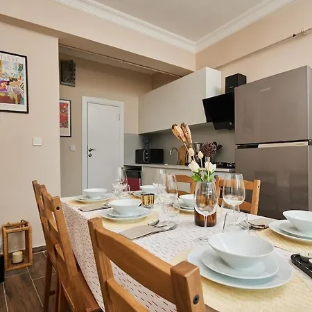 Daire Stunning 3br 3bathroom 3ac Near Metro D3 *